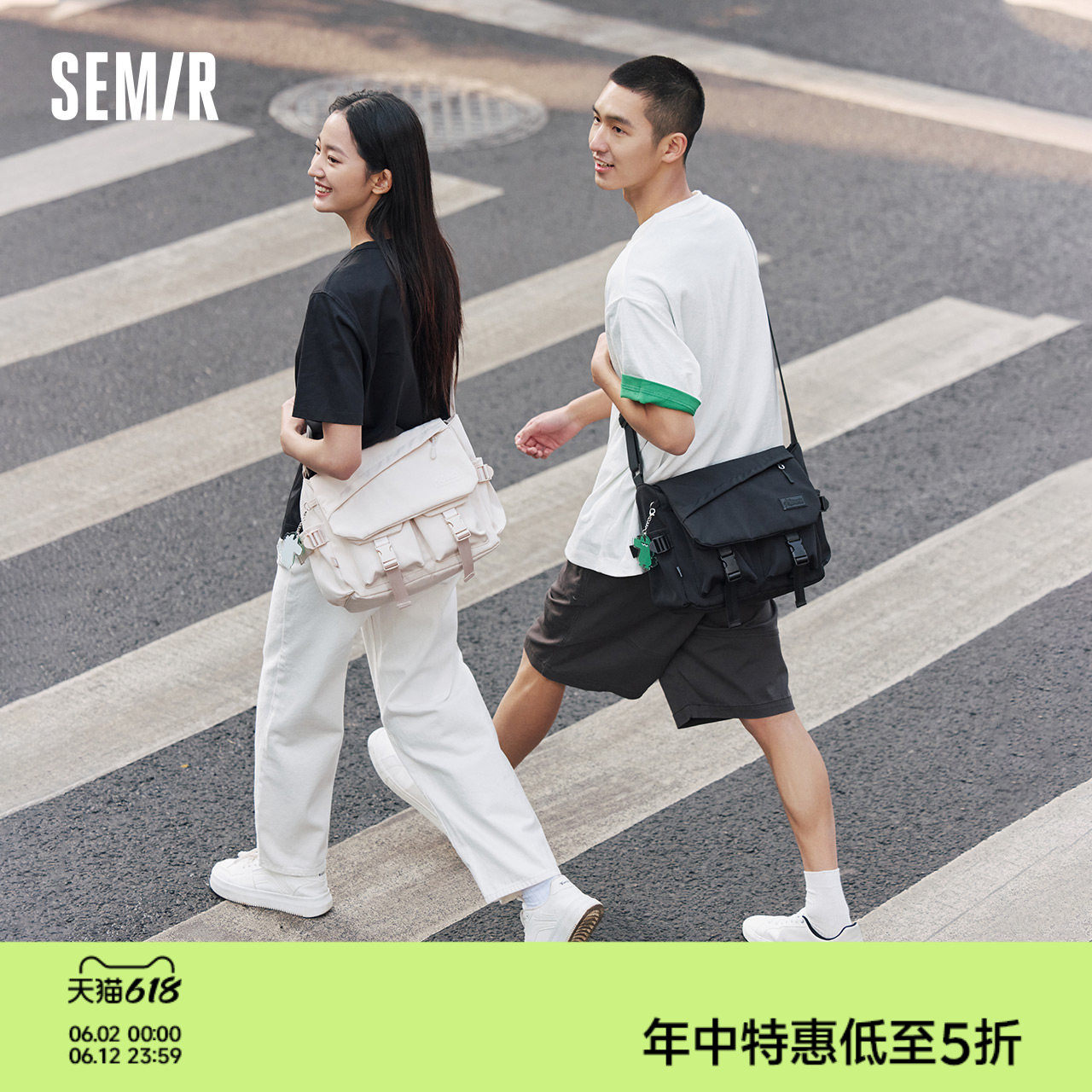 森马斜挎包男潮流户外工装风背包学生大容量帆布包情侣休闲邮差包