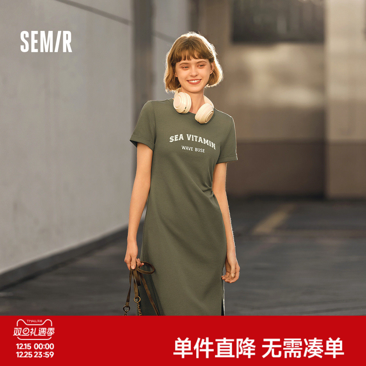 森马连衣裙女复古休闲中长裙简约风夏季小心机字母开叉T恤裙显瘦