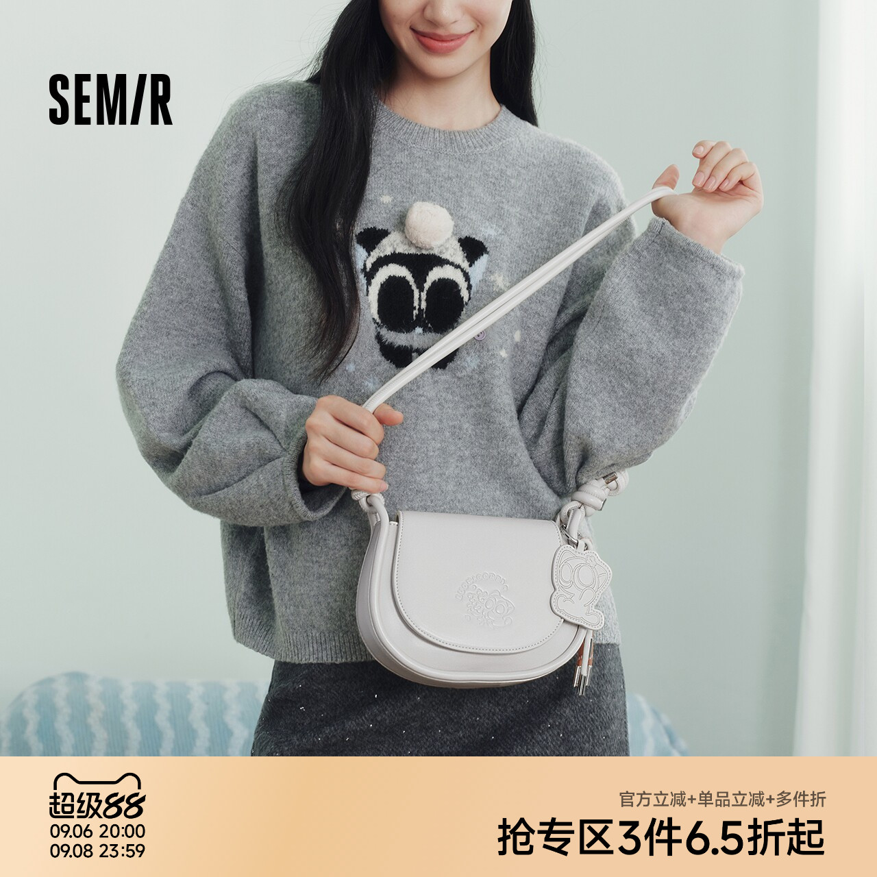 森马潮流联名压印简约斜挎包女款图片