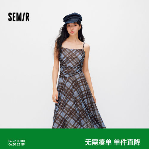 森马复古格纹褶皱吊带连衣裙女