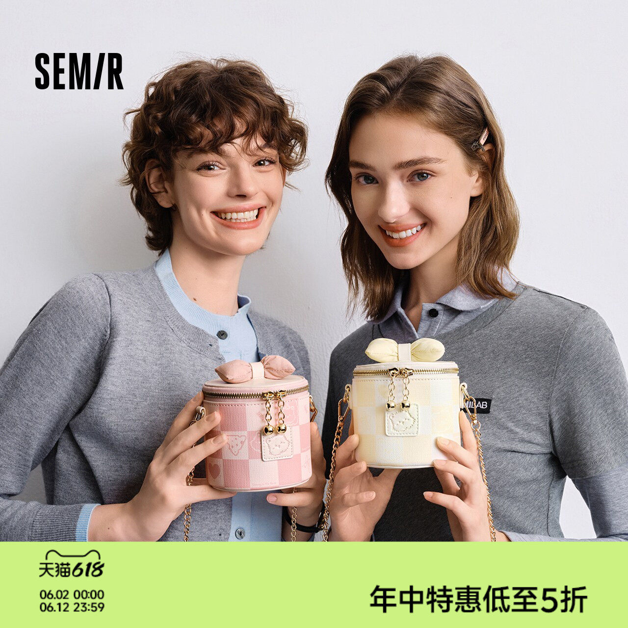 森马斜挎包女可爱小狗化妆盒子包棋盘格蝴蝶结小包包礼物2025新款
