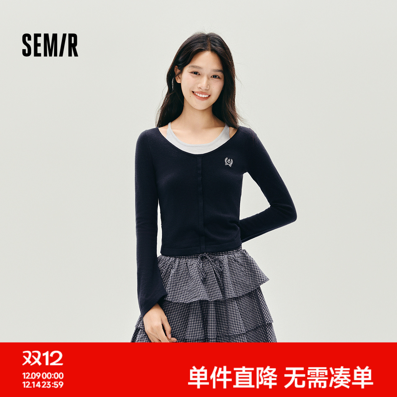 森马假两件刺绣修身短款针织衫女