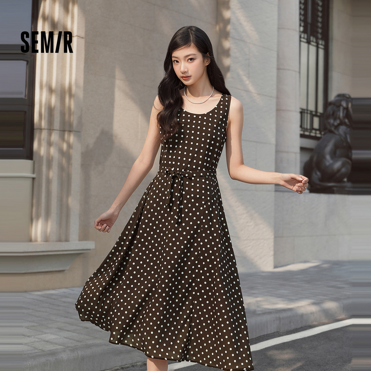 森马连衣裙女夏季无袖雪纺中长裙2026新款时尚气质复古优雅波点裙