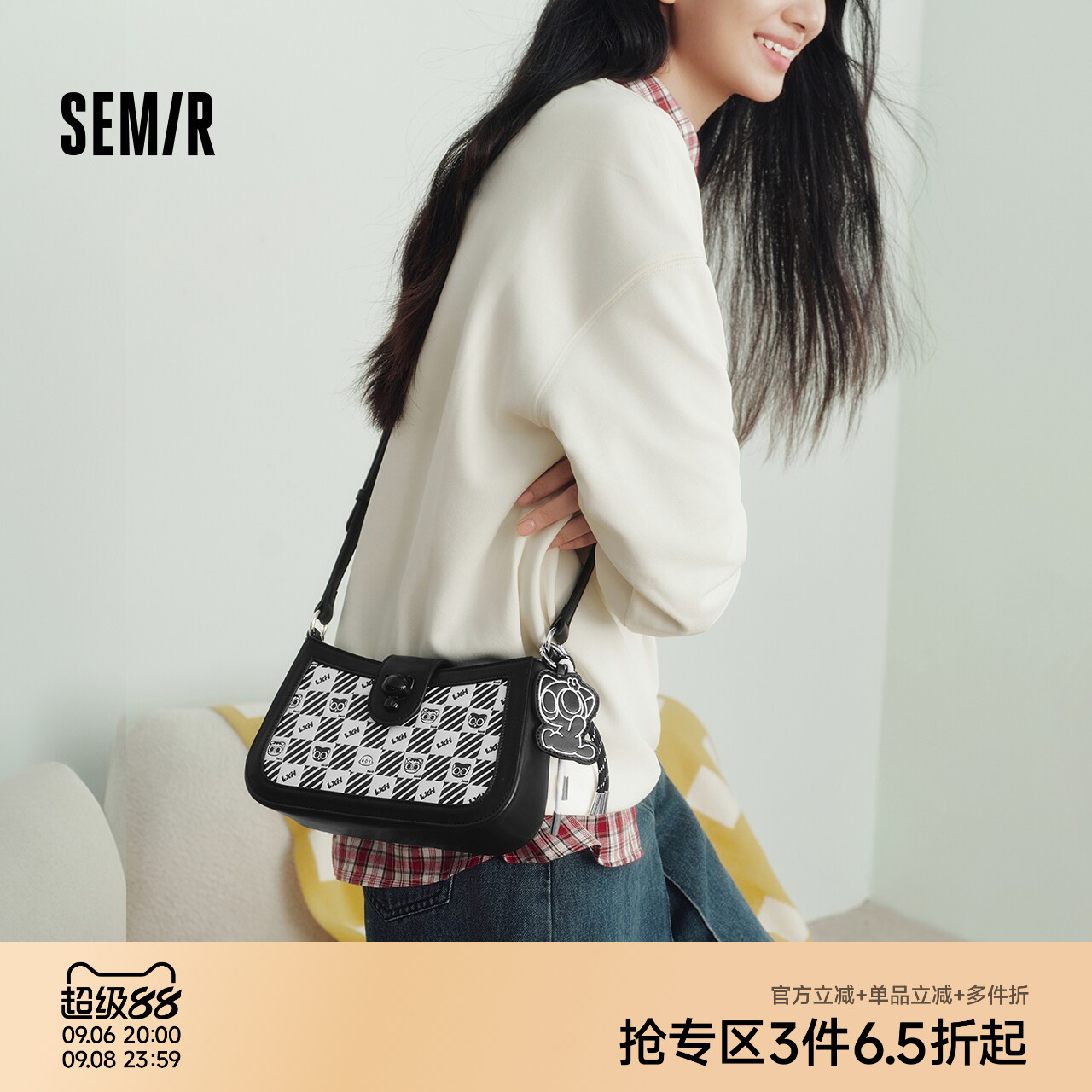 森马罗小黑联名时髦格纹单肩包女图片