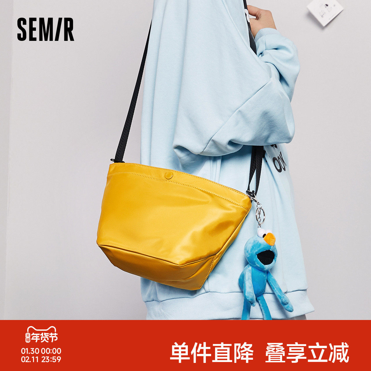 森马斜挎包女通勤单肩包新款小包运动包包帆布包尼龙包休闲饺子包