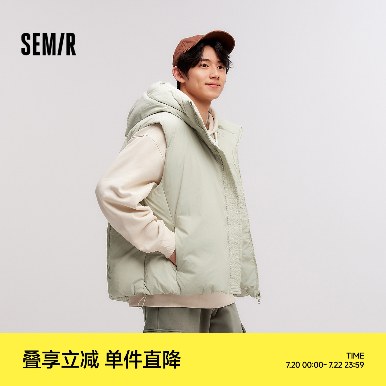 森马简约纯色宽松连帽羽绒马甲男