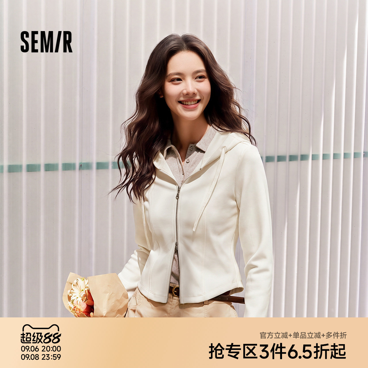 森马连帽正肩分割纯色短款外套女图片