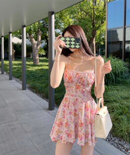 5.31鱼骨连衣裙细肩带小众设计感千金风收腰穿搭多巴胺甜美风裙子