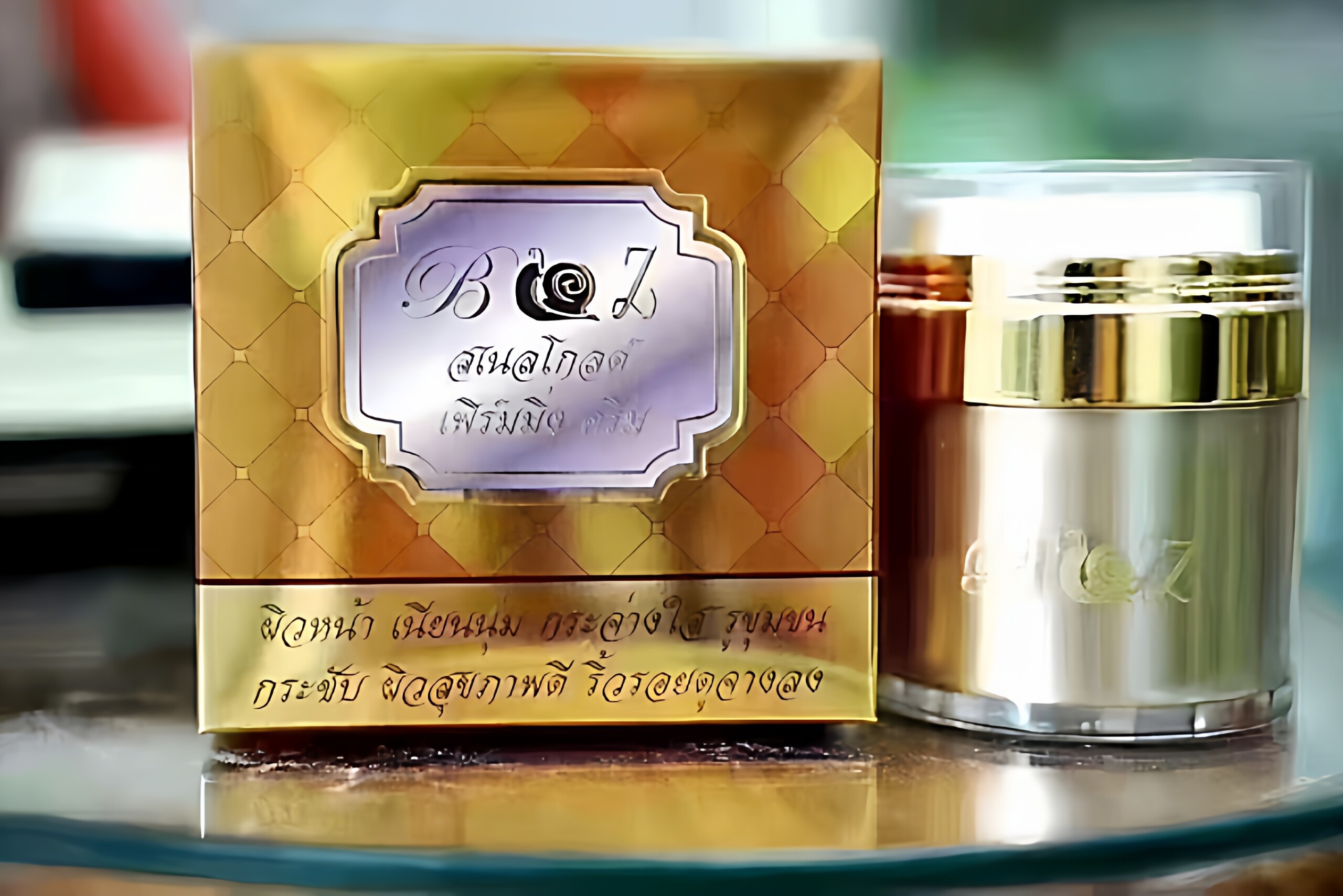 泰国正品bz金蜗牛霜滋润补水自然紧致修复面霜保湿原液精华霜50ml