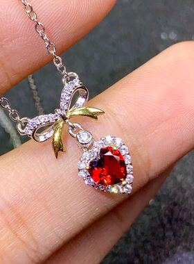 925银电镀白金石榴石爱心吊坠