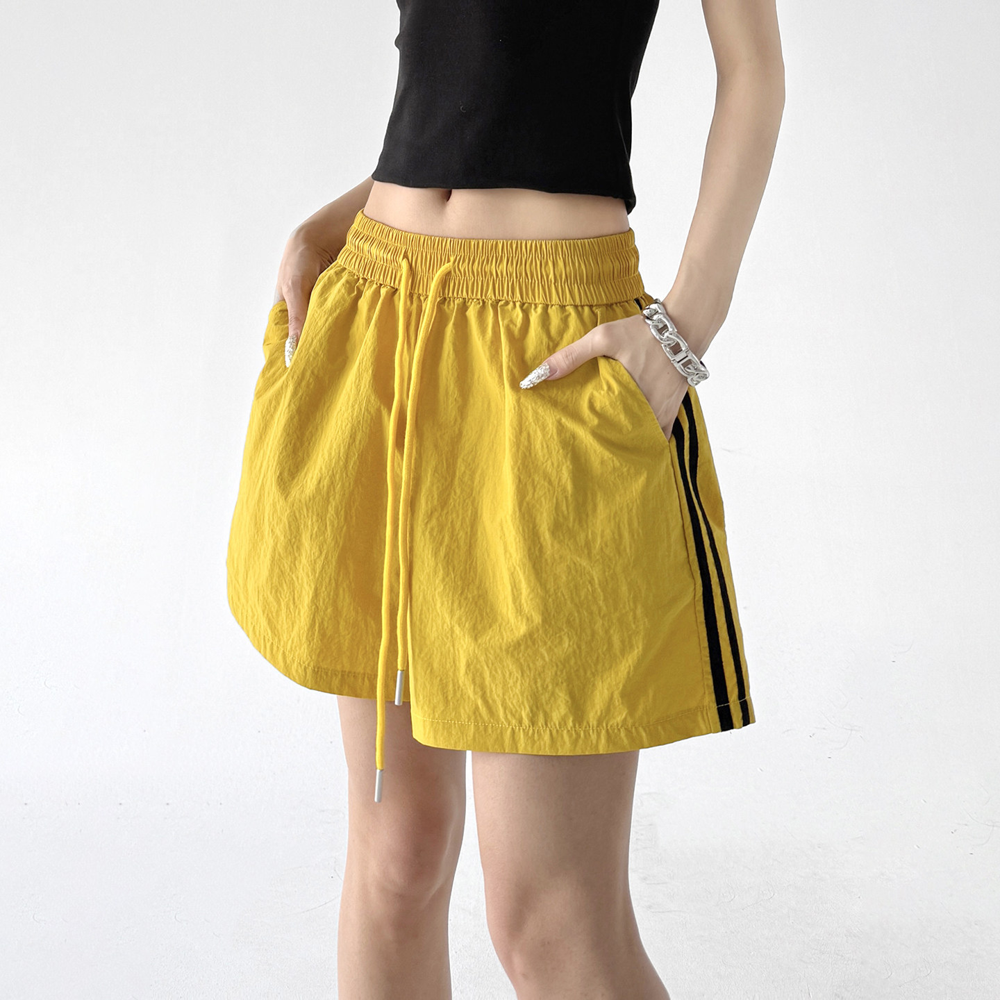 美式运动短裤女2026夏季新款撞色条纹裤高腰显瘦户外游玩休闲裤子