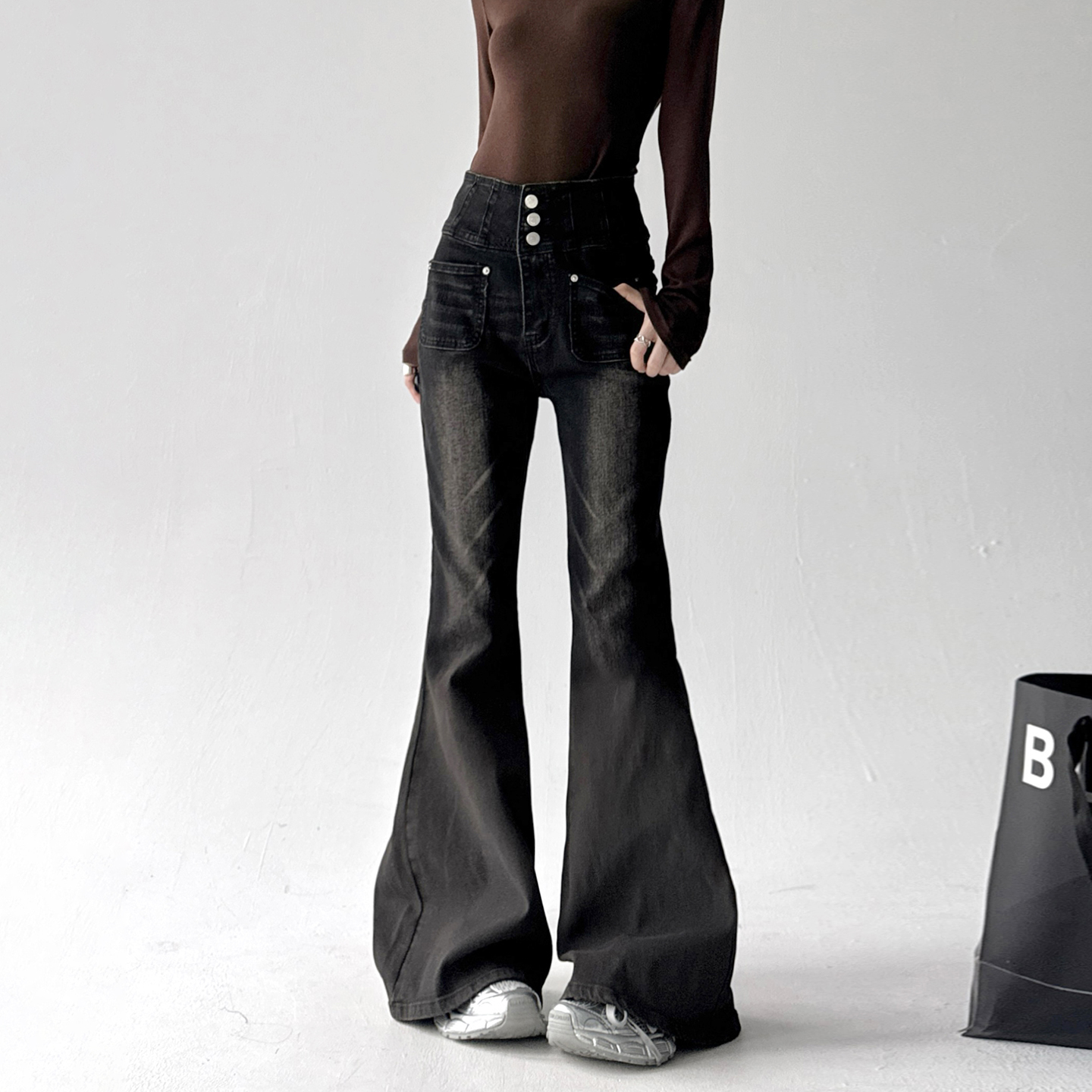 超火2025秋季新款简约牛仔裤女复古高腰显瘦百搭修身弹微喇休闲裤