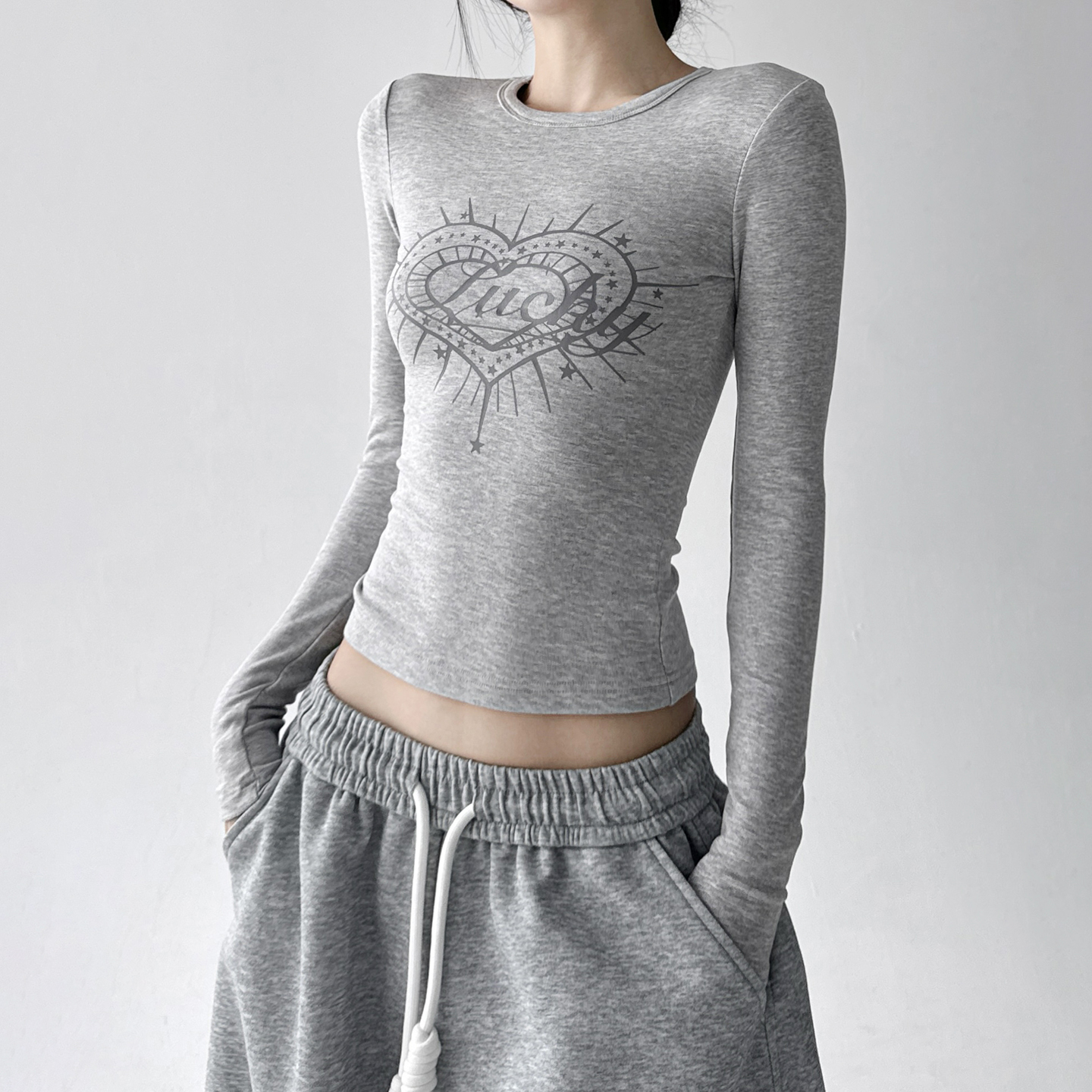 2025冬季加绒正肩长袖T恤女高级感通勤学院风修身显瘦打底衫上衣