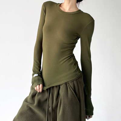 军绿色别致打底衫女2025冬装新款显瘦圆领套头百搭修身内搭上衣
