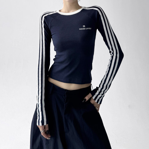 2025秋季新款美式复古三条杠撞色刺绣T恤女修身设计感运动风上衣