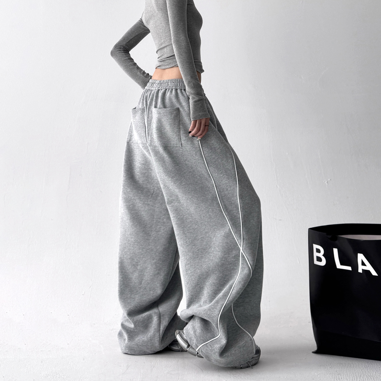 今年流行2025新款美式复古休闲裤女秋季新款宽松显瘦阔腿运动卫裤