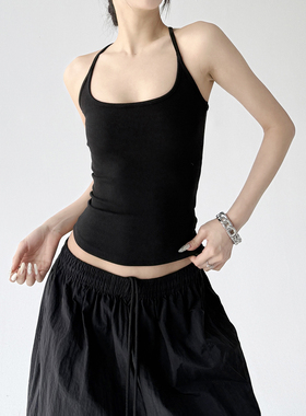 今年流行修身显瘦吊带背心女2026夏季新款百搭外穿黑色女士上衣夏