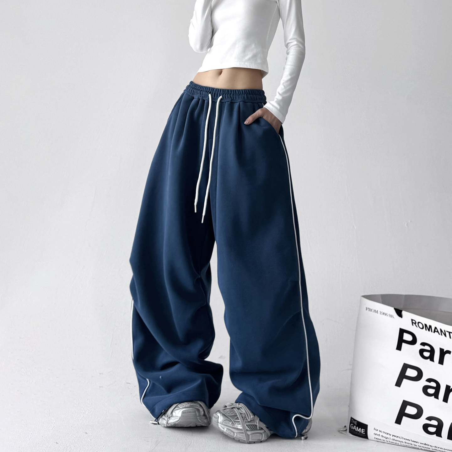 今年流行的休闲裤女2025秋季新款女装宽松高腰显瘦别致直筒阔腿裤