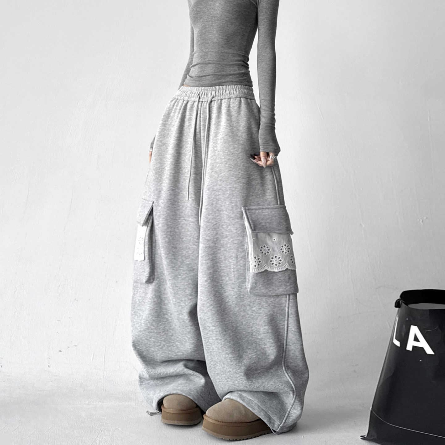 今年流行2025冬装新款加绒口袋工装裤女蕾丝显瘦百搭阔腿休闲裤子,女装/女士精品,卫裤,淘宝优惠券,粉丝福利购,淘宝优惠卷