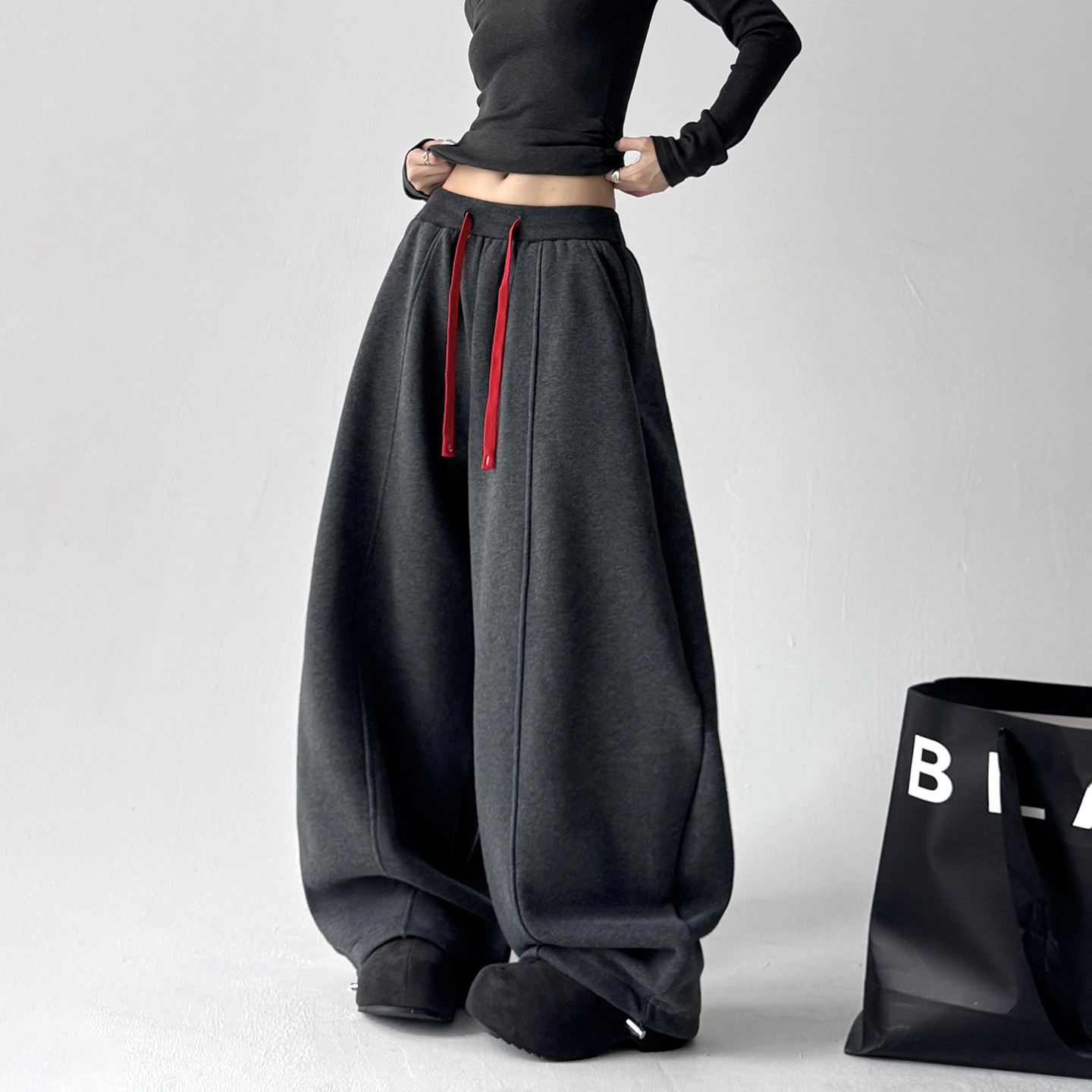 thumbnail for Ju good-looking sweatpants women's new heavyweight contrasting scimitar pants for autumn and winter 2025 high-end fleece casual wide-leg pants