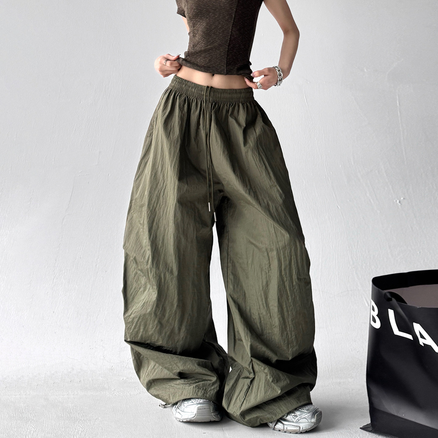 2026春夏新款休闲风宽松阔腿裤女军绿色松紧腰垂感速干裤,女装/女士精品,休闲裤,淘宝优惠券,粉丝福利购,淘宝优惠卷