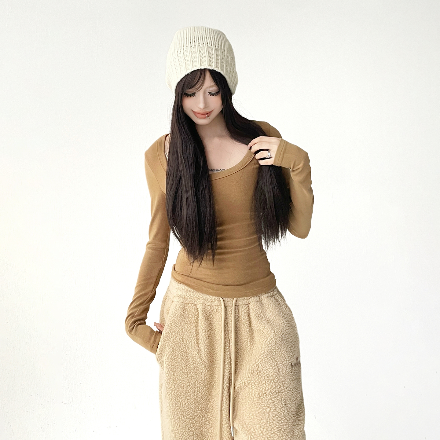 2025超火冬装新款U型领口细腰长袖T恤女纯欲风修身显瘦内搭打底衫