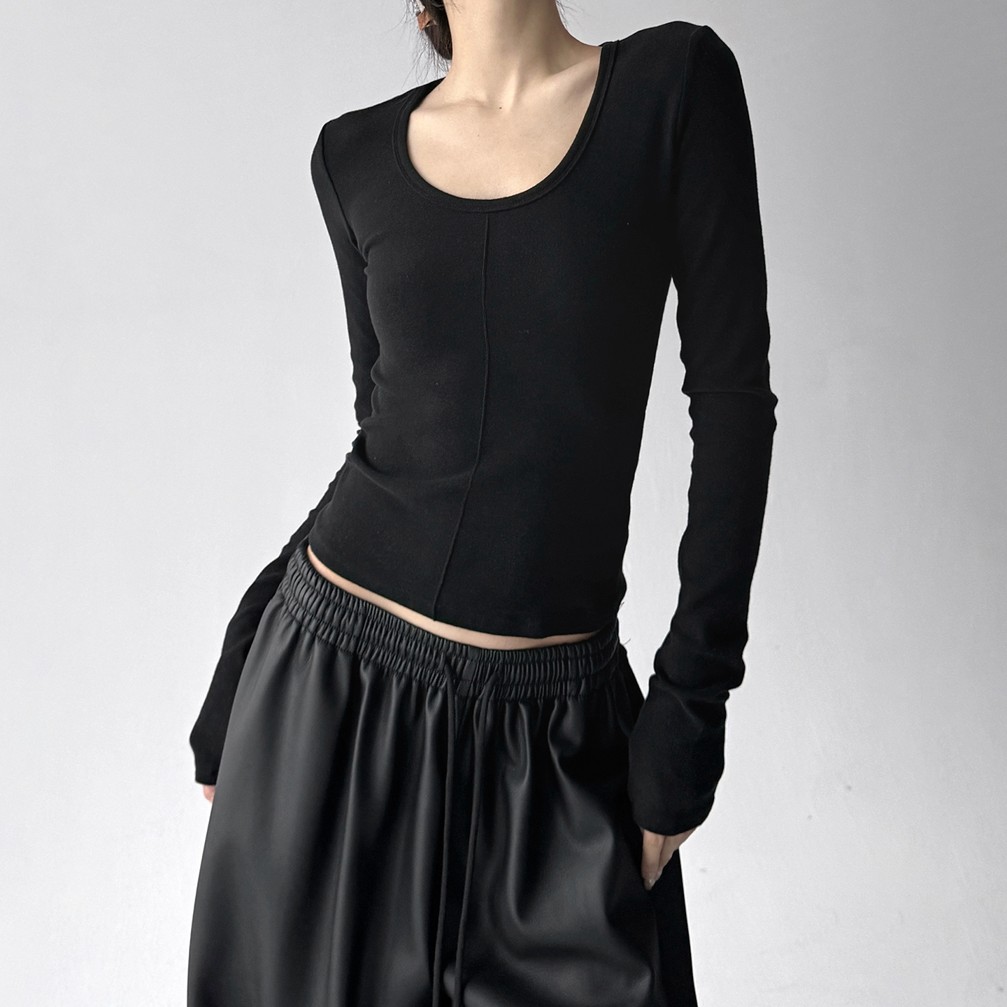 美式黑色U领长袖t恤女秋冬2025新款短款修身内搭打底衫上衣