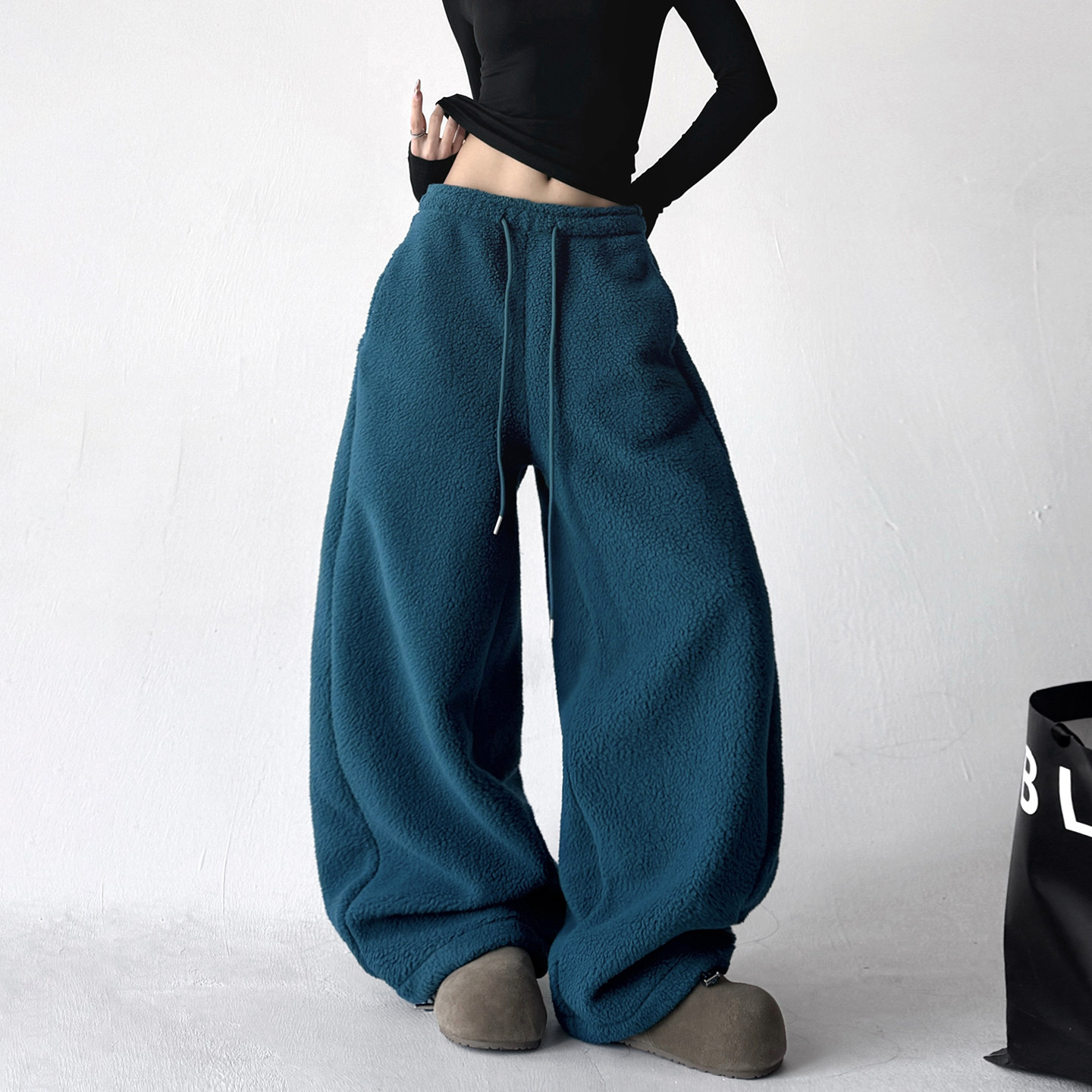 街头休闲风系带弯刀裤女2025冬季新款宽松阔腿裤垂感加厚显瘦长裤,女装/女士精品,休闲裤,淘宝优惠券,粉丝福利购,淘宝优惠卷