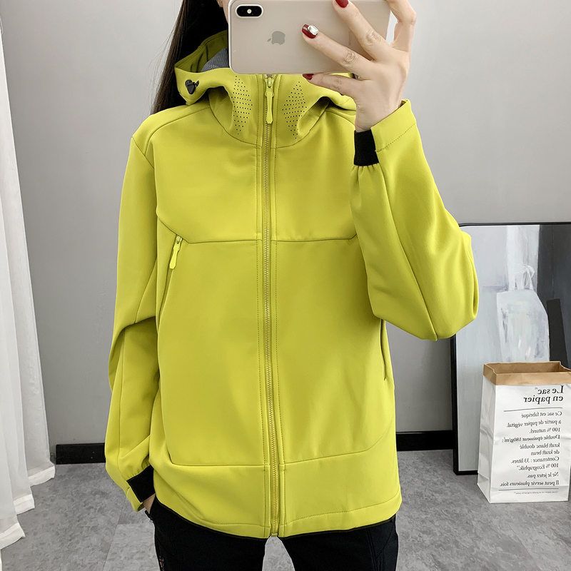 户外运动软壳衣女秋冬防风防水加绒保暖登山徒步宽松连帽冲锋外套