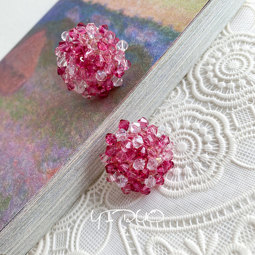 显白玫瑰色水晶串珠花朵耳钉女氛围感手工重工精致高级感耳夹耳饰