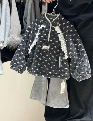 儿童羊羔毛波点外套秋冬2025女童夹棉可爱点点套头加绒加厚毛毛衣