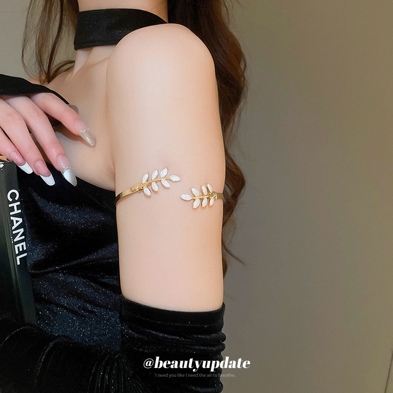 NEW PRODUCT DRIPPING OIL LEAF OPEN BRACELET EUROPEAN AND AMERICAN NICHE SIMPLE DESIGN BRACELET LIGHT LUXURY HIGH-END TEMPERAMENT ARMBAND WOMEN