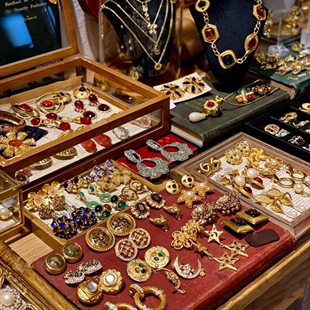 真金电镀银针中古风淡水珍珠爱心耳环高级感耳环Vintage复古耳饰