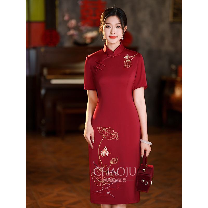 红色旗袍女小个子新款2023喜婆婆婚宴礼服高贵年轻款妈妈平时可穿