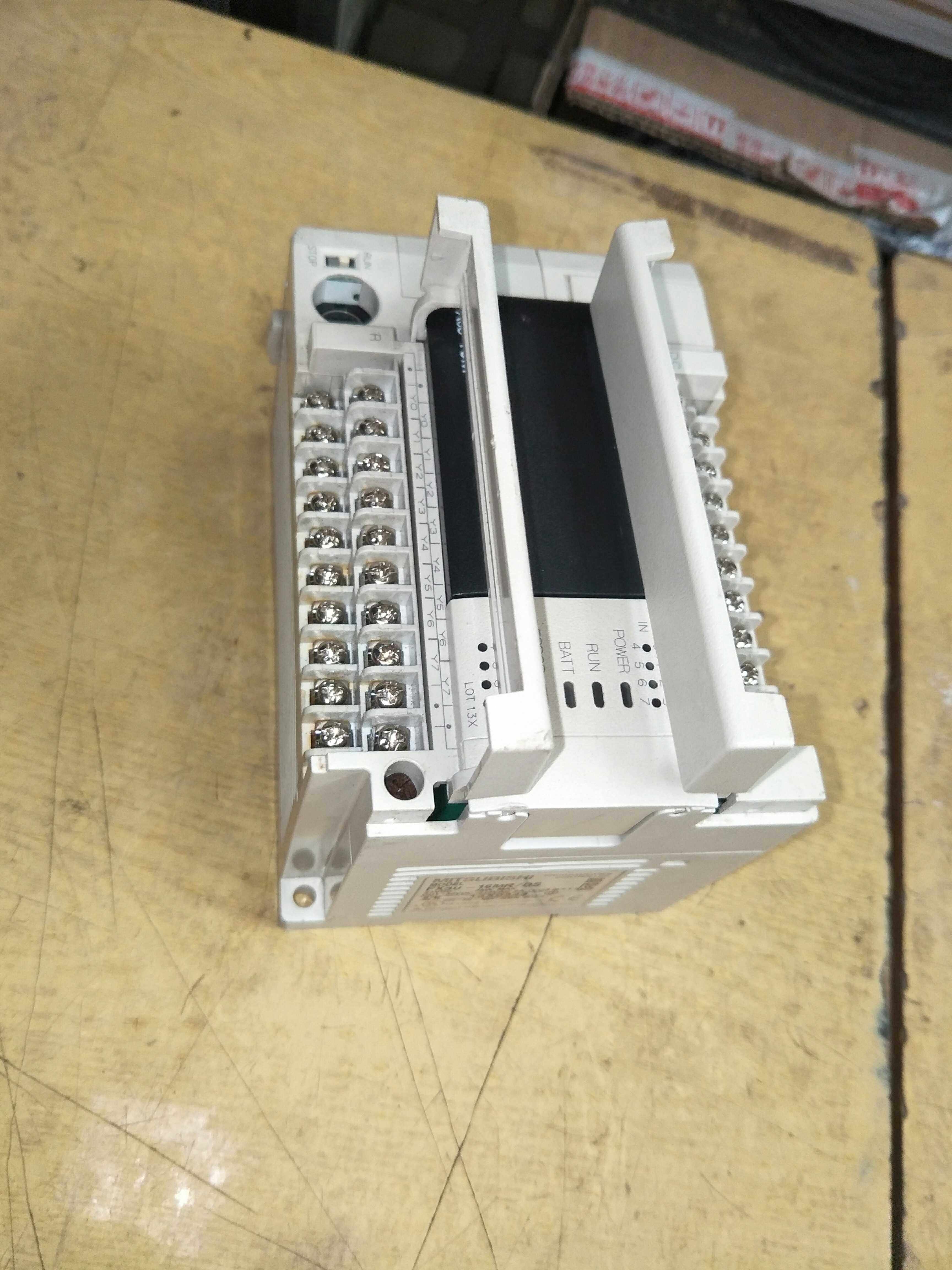 三菱plc fx3u-16mr/ds 实物图现货