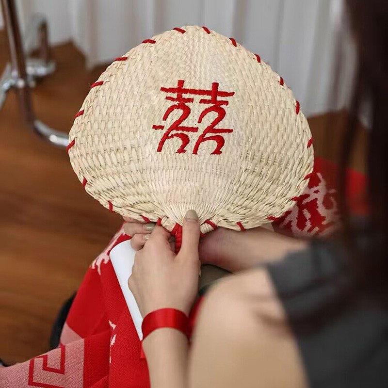 新娘晨袍拍照喜扇手摇扇