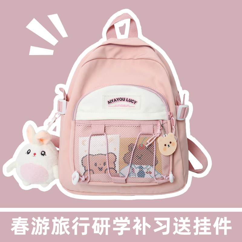 可爱女孩外出旅游旅行研