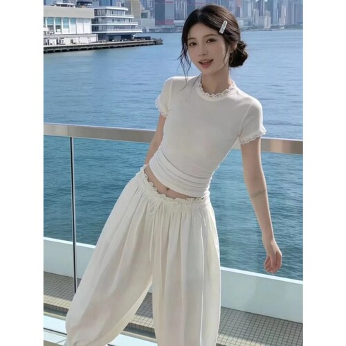 韩系蕾丝拼接圆领短袖t恤女夏设计感微透纯欲甜辣妹短款修身上衣