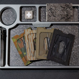 VER-01 「 视 」 可视化卡套模块系统 EDC证件卡套 背后是勾面