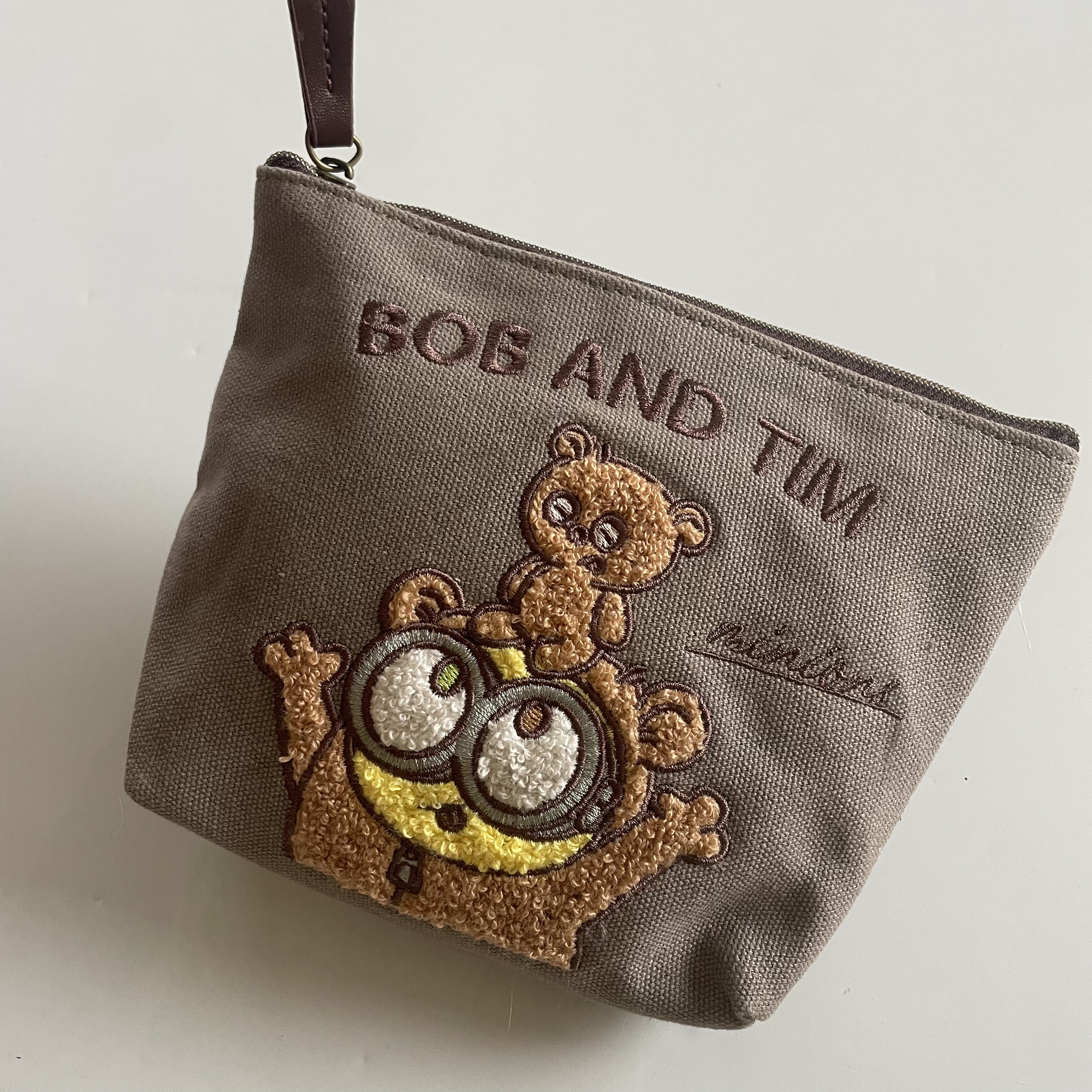 日单帆布刺绣黄小人拉链包化妆包杂物包零食包收纳包手拿包,模玩/动漫/周边/娃圈三坑/桌游,动漫背包/钱包/箱包,淘宝优惠券,粉丝福利购,淘宝优惠卷