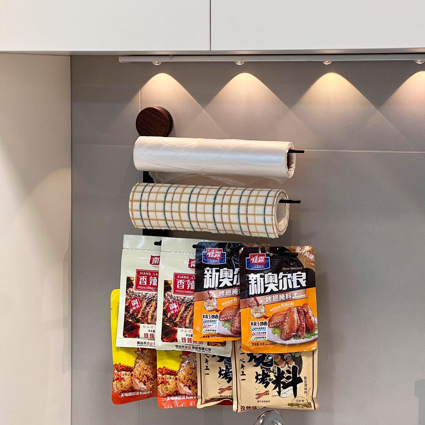 吸盘厨房纸巾架免打孔壁挂式保鲜膜收纳架多功能抹布挂杆卷纸挂架