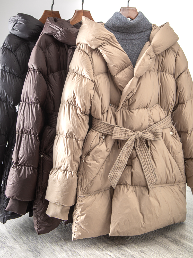 90白鸭绒轻软中长款连帽羽绒服