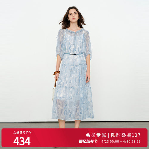 蓝色两件套连衣裙