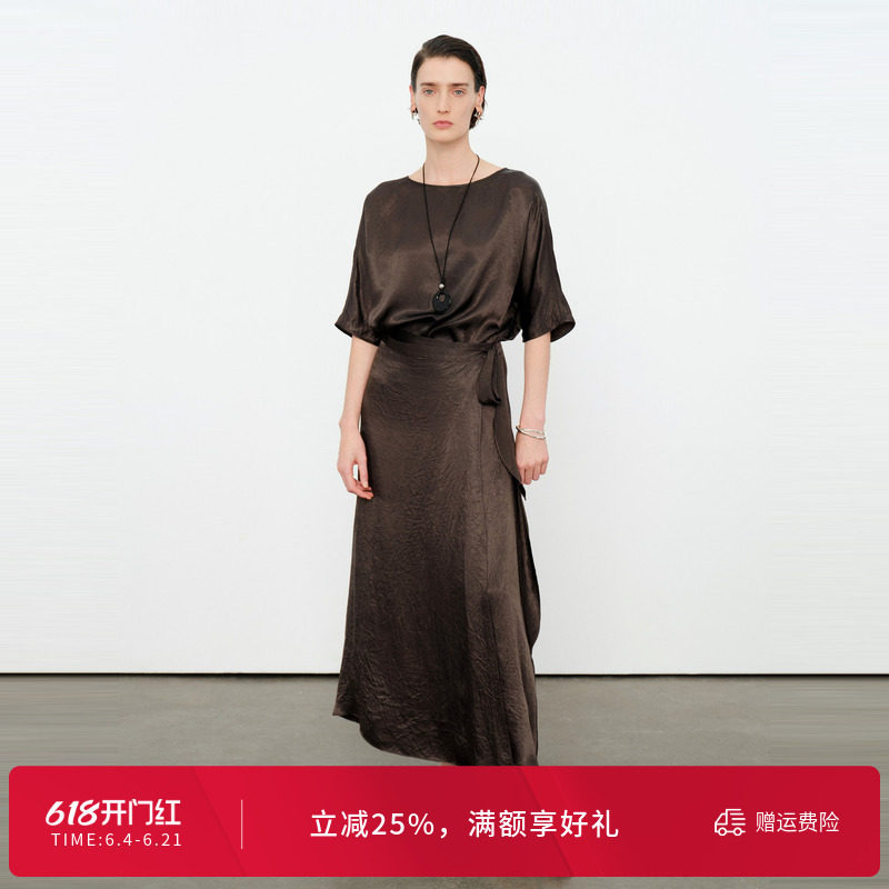 婉甸2026夏新品松球棕色落肩袖五分袖优雅围裹式连衣裙1252N51JD3