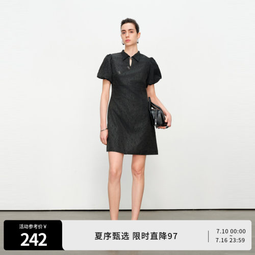 黑色压花旗袍式连衣裙