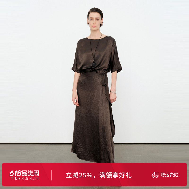 婉甸2026夏新品松球棕色落肩袖五分袖优雅围裹式连衣裙1252N51JD3
