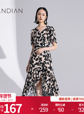 婉甸米黑色几何图形连衣裙夏季新品V领高腰修身抽皱1232N28RJ3