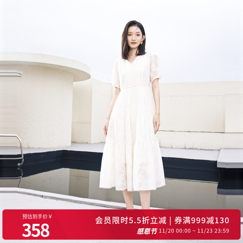 婉甸2025夏季新品米白水溶绣V领连衣裙1242N64QY5