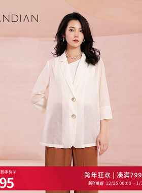 婉甸暖白色暗纹提花西装外套夏季新品字母暗纹单排扣1232Q03RS2