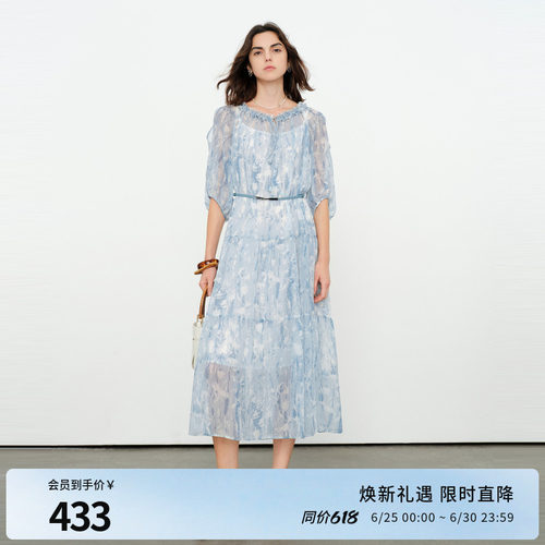 蓝色两件套连衣裙